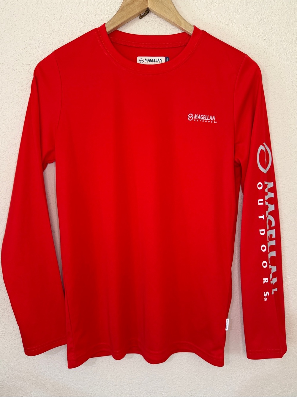 Magellan Outdoors Fish Gear Long Sleeve Red Drifit Shirt Boys Size Large 14-16